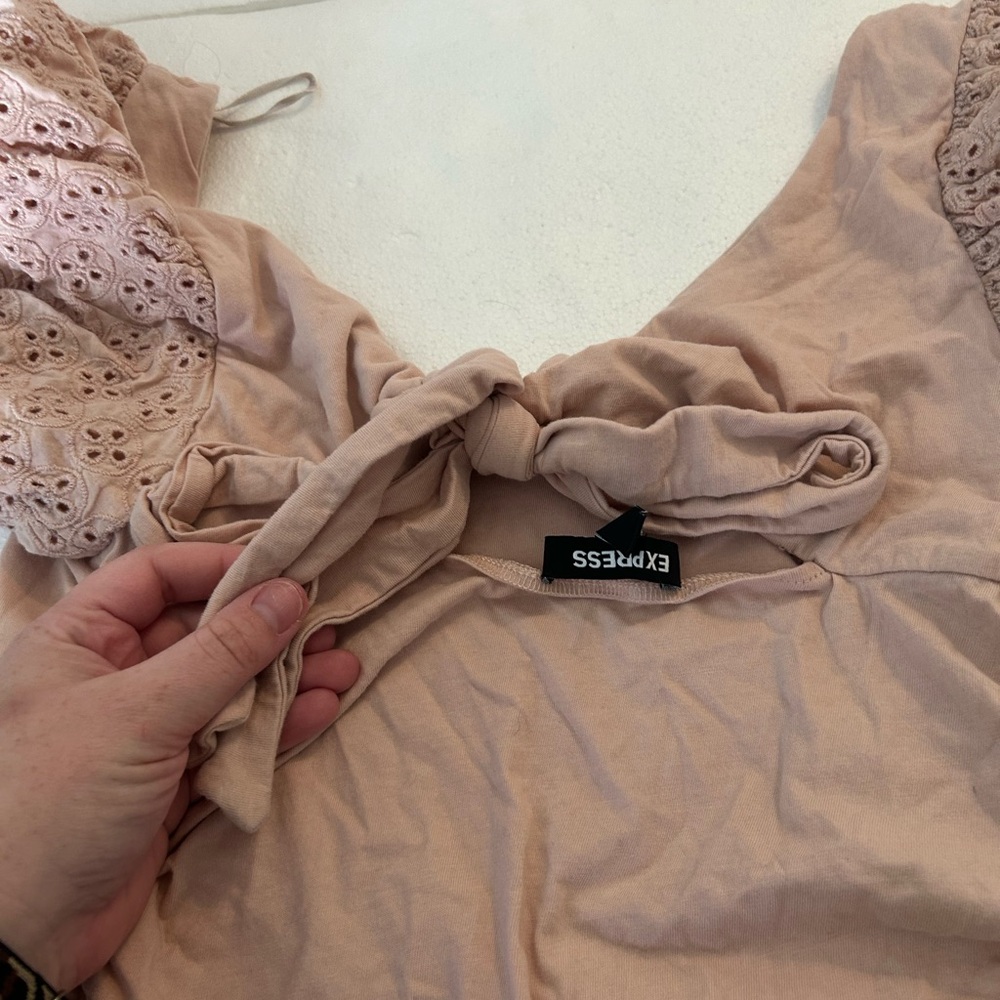 Express square neck eyelet puff sleeve tie back crop top peach light pink - Picture 10 of 12